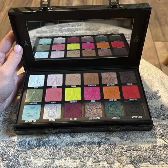 Jeffree Star Palette - Picture 2 of 5